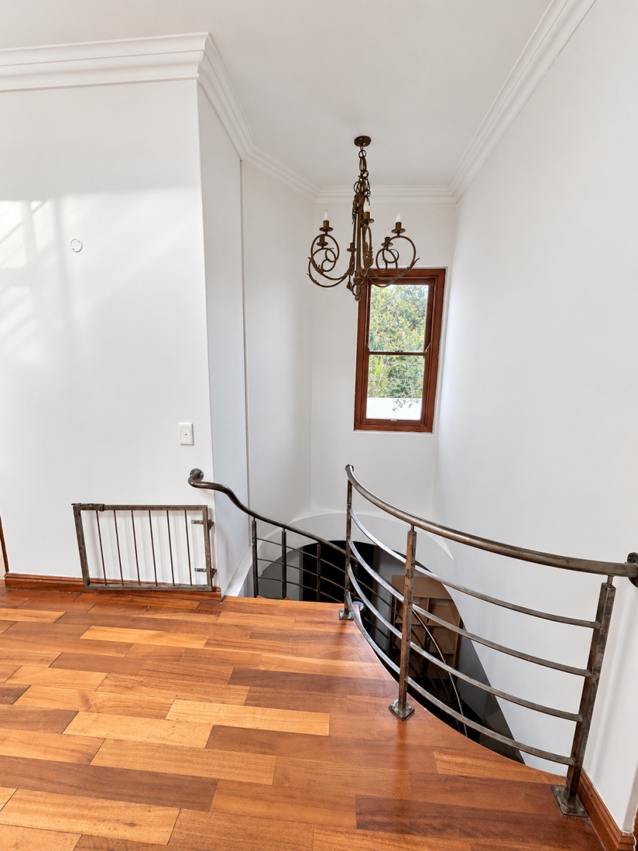 5 Bedroom Property for Sale in North Oaks Western Cape